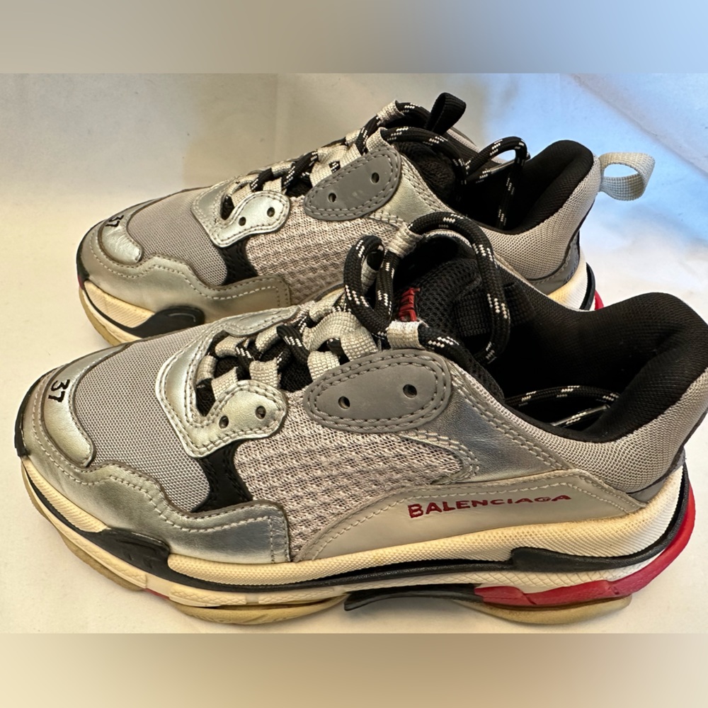 100% Authentic BALENCIAGA Triple S Sneakers